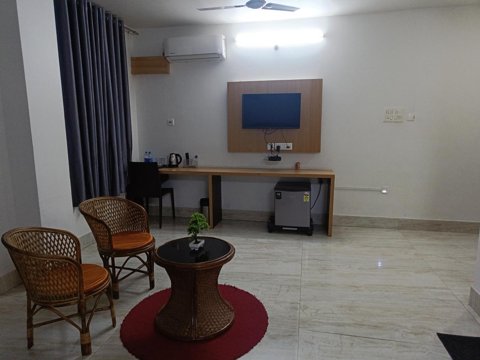 Hotel Mirana Guwahati Exteriör bild