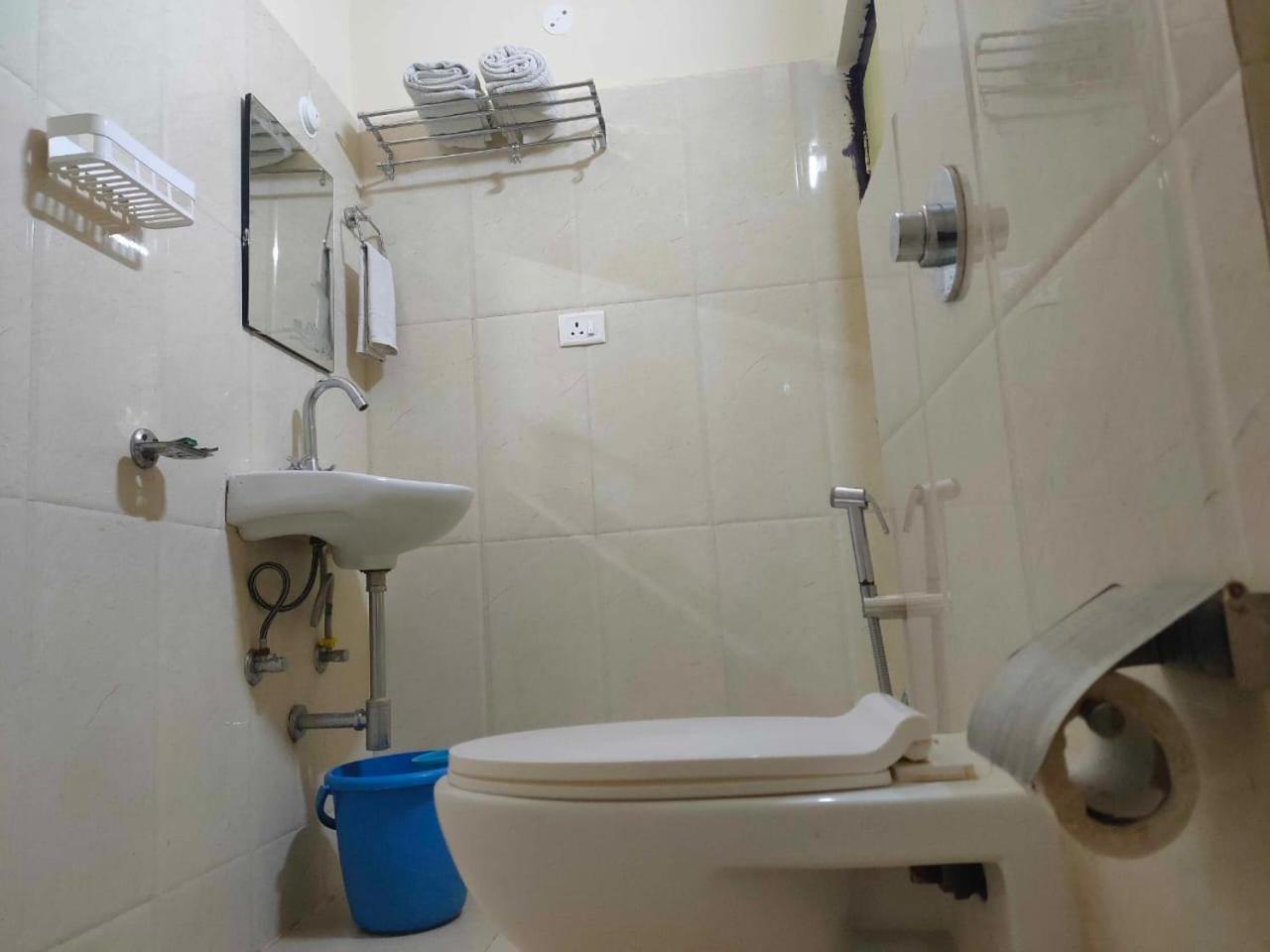 Hotel Mirana Guwahati Exteriör bild