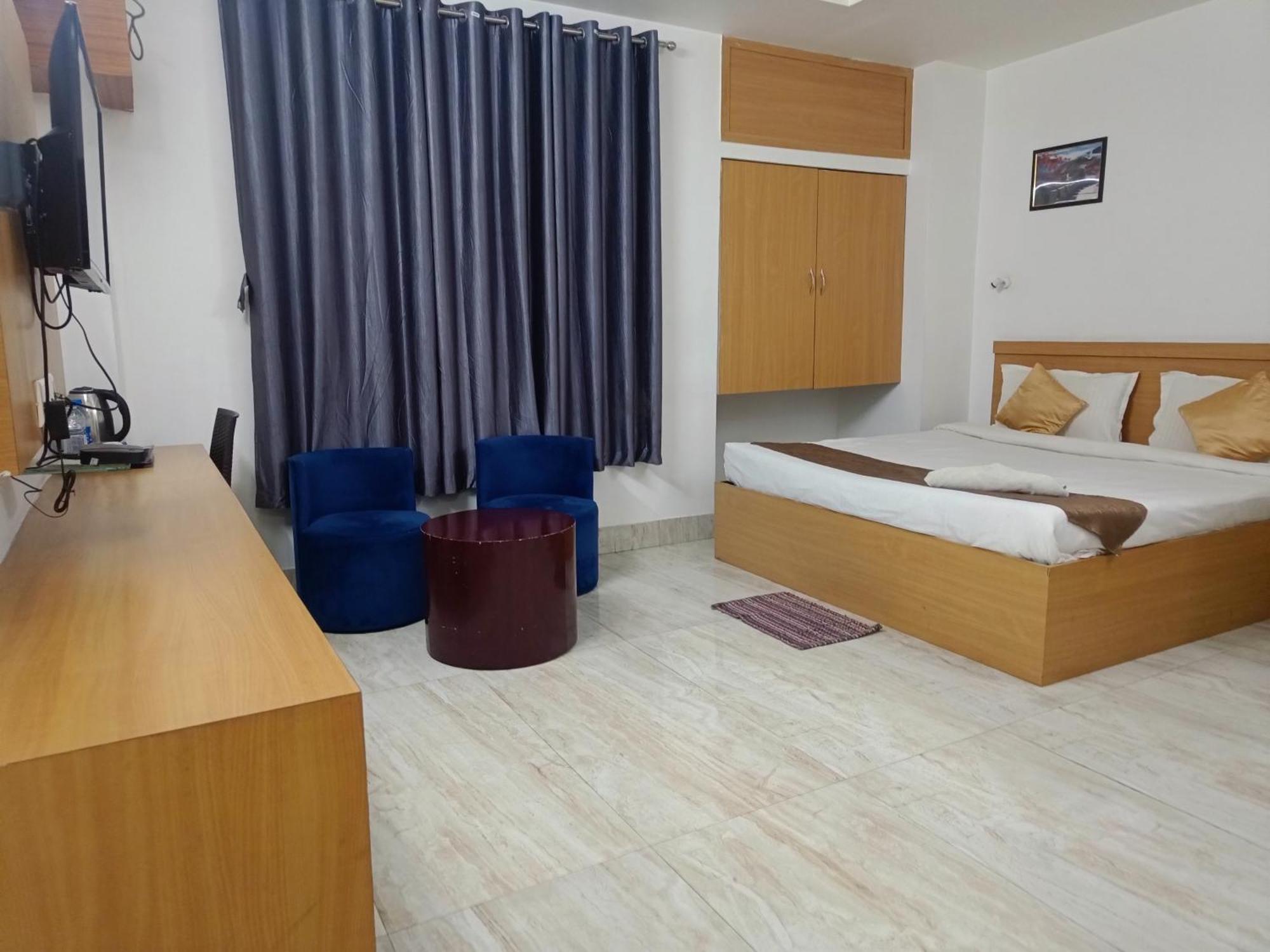 Hotel Mirana Guwahati Exteriör bild